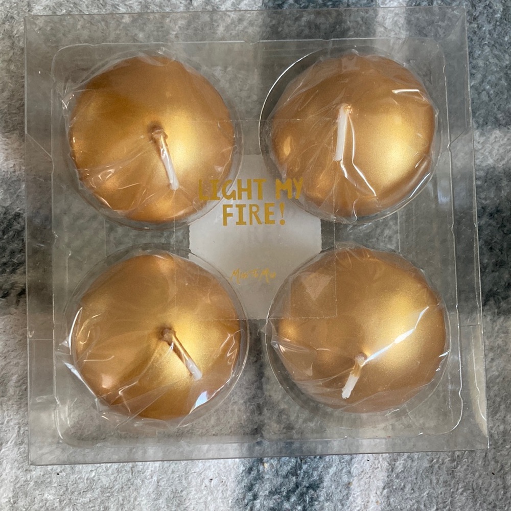 NWT Miss to mrs gold unscented floating candle set of 4